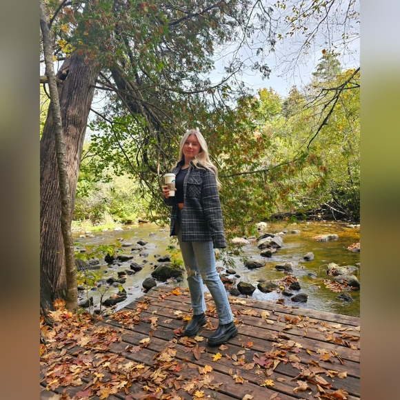 Meet your Posher, Alannah - Picture 1 of 1